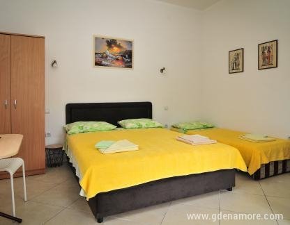 Apartamentos Busola, , alojamiento privado en Tivat, Montenegro - 2 (2)